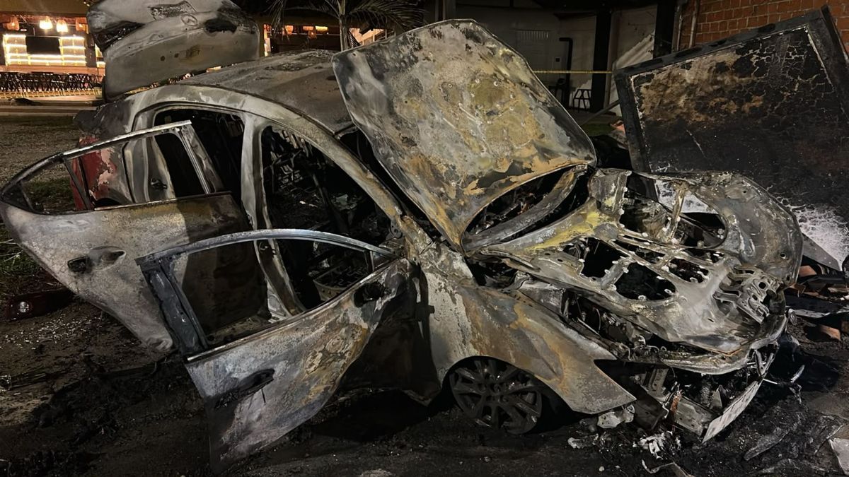 Ataque a tiros provocó accidente e incendio de un vehículo en la autopista Piedecuesta-Floridablanca.