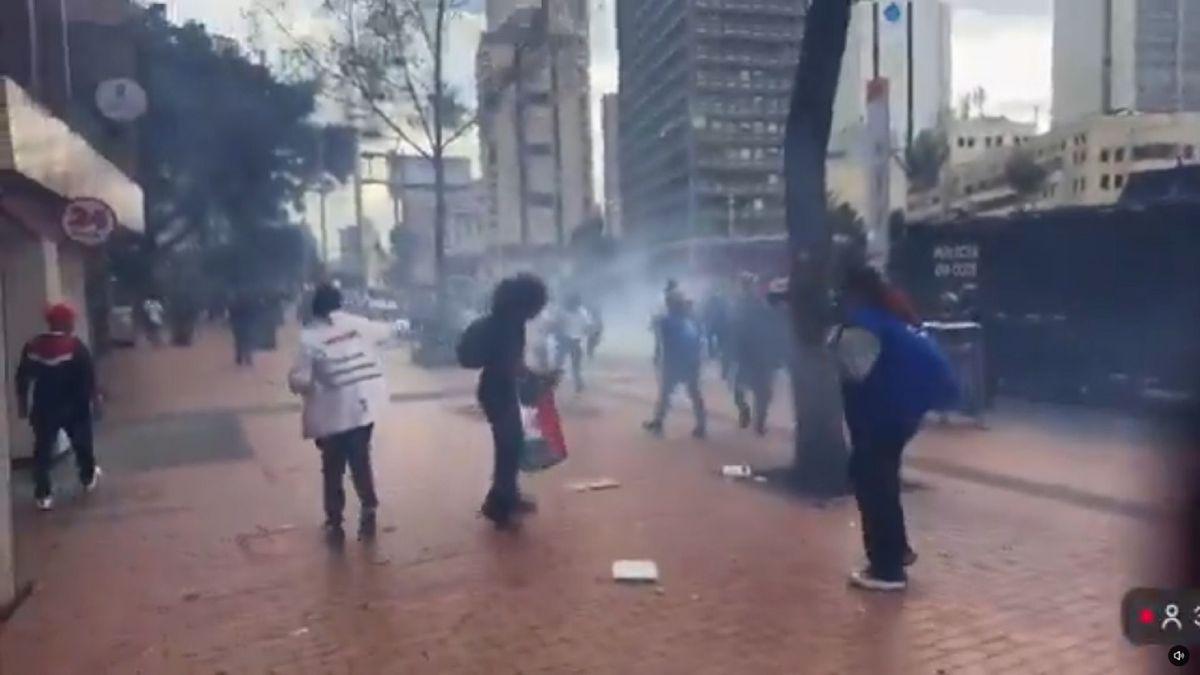 Protestas frente a Museo Nacional de Bogotá