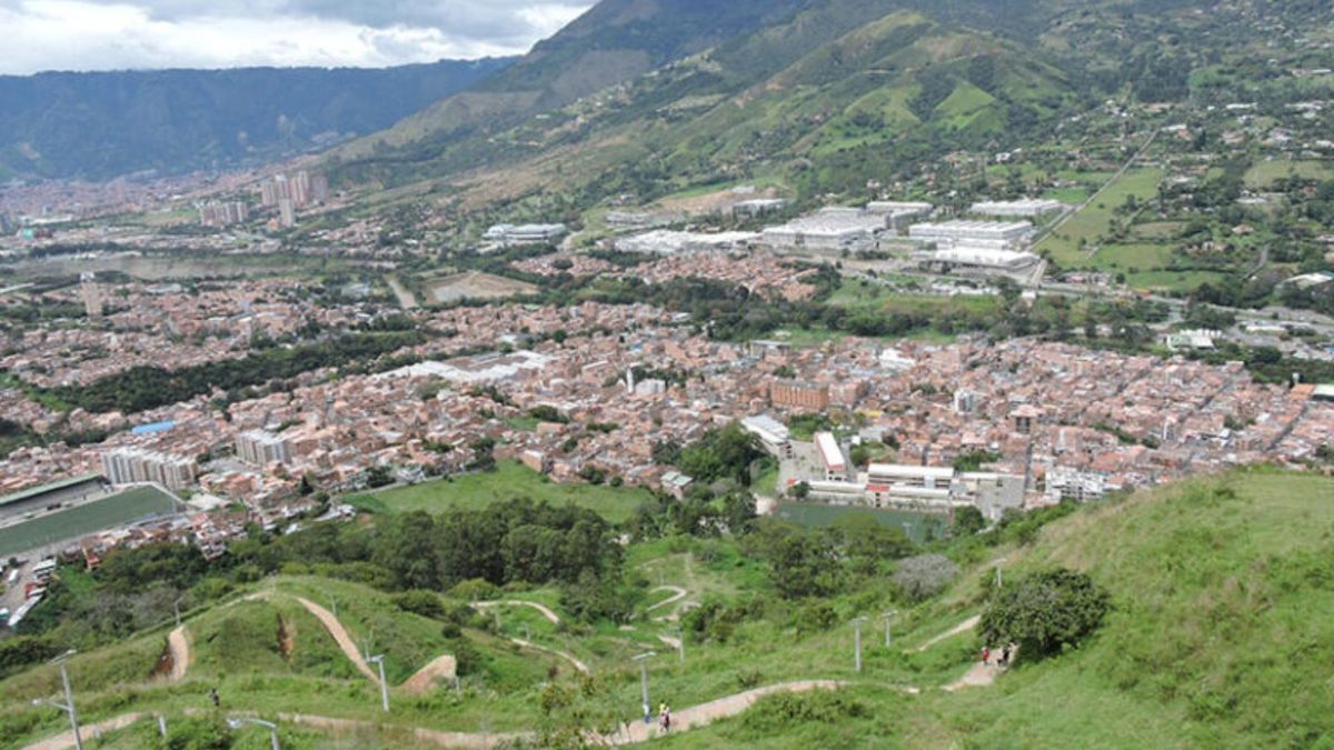 Panorámica del municipio de Copacabana al norte del Valle de Aburrá.