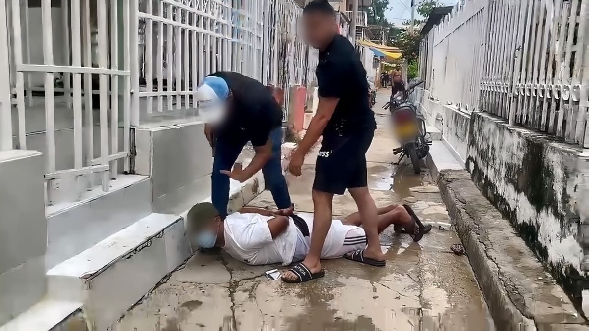 Alias Jhoncito fue sorprendido cuando pretendía recibir 200.000 pesos producto de una presunta extorsión.