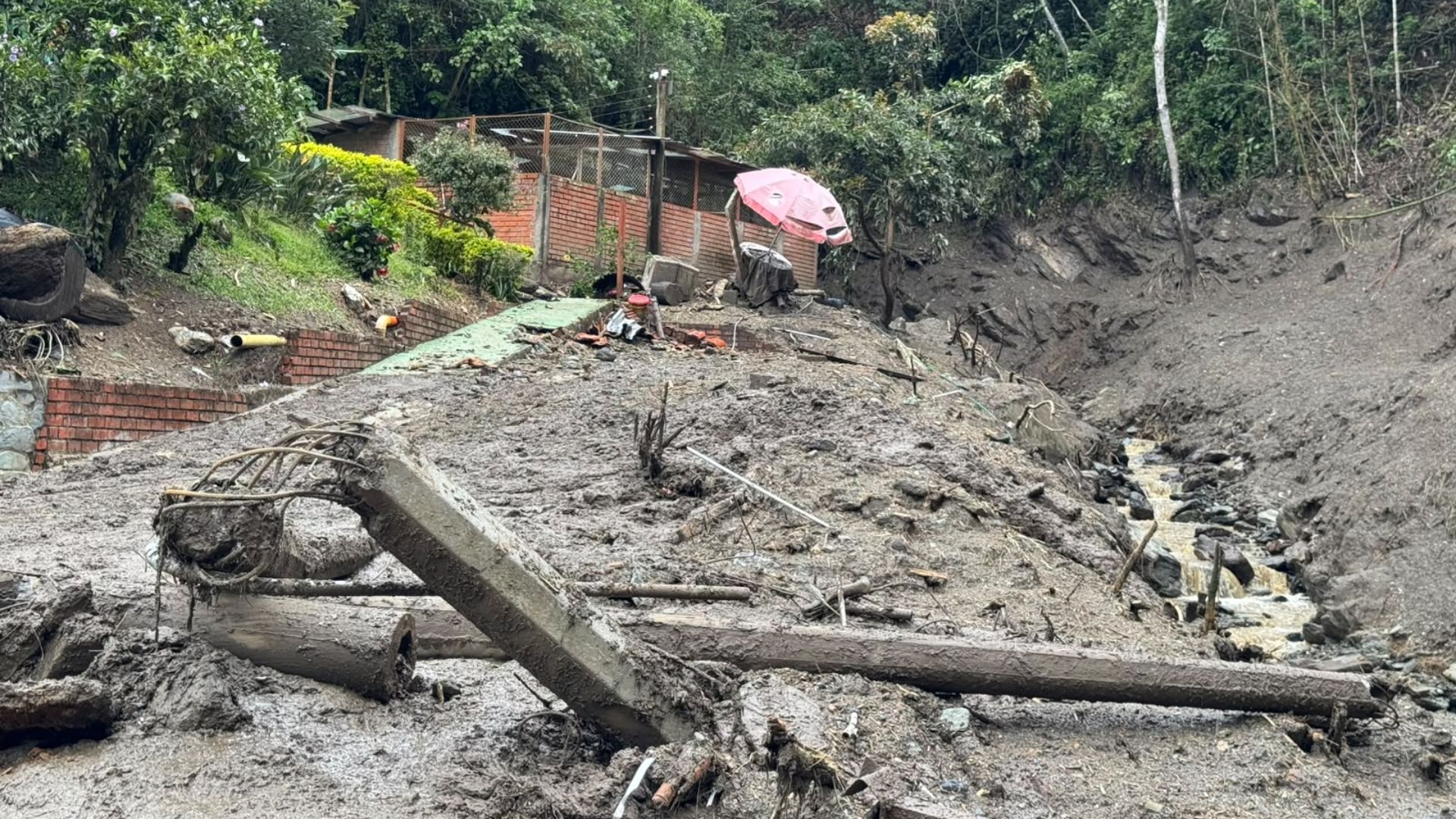 Avalancha en Cañón del Combeima destruye una vivienda
