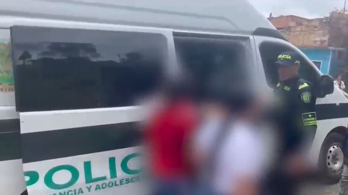 Menores de edad encontradas y policías