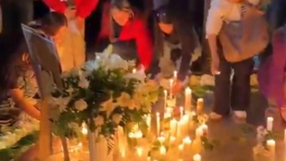 Velatón rechazando la violencia contra los menores en Antioquia