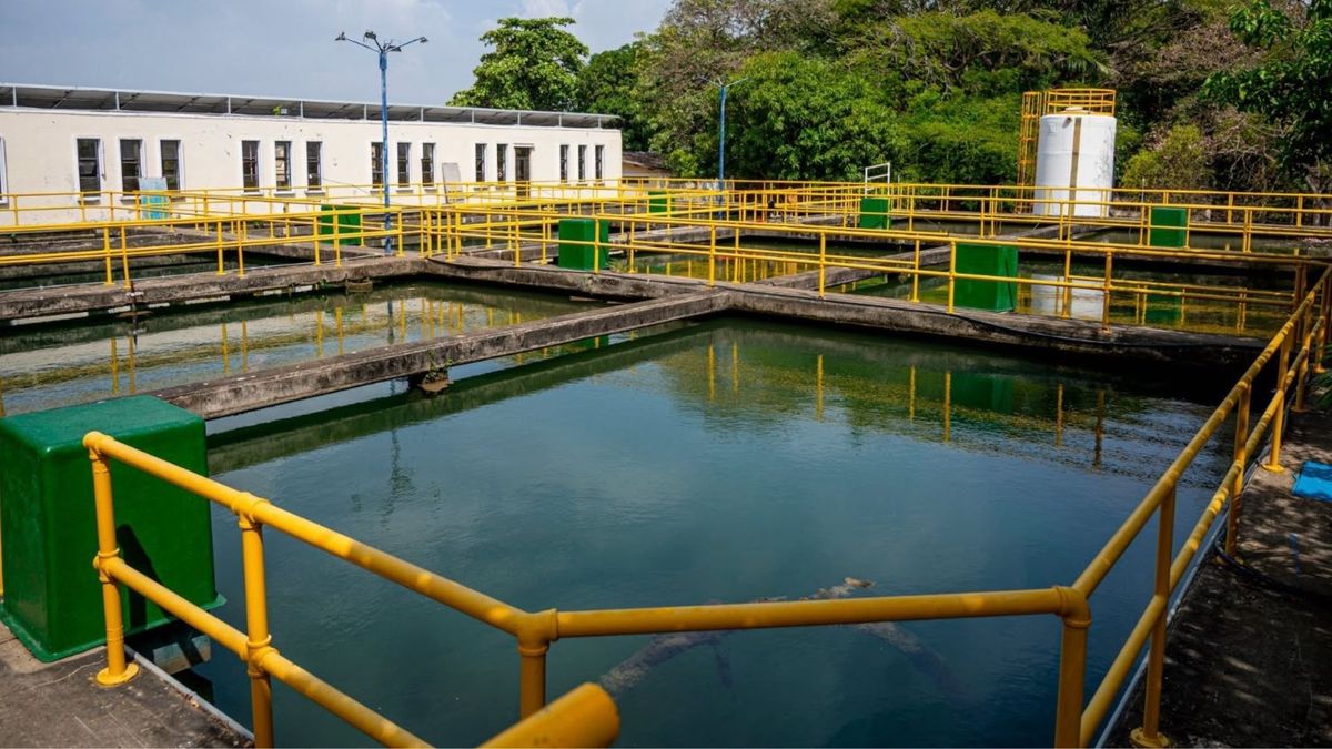 Fuertes lluvias dejan sin agua al 15 % de Cartagena tras falla eléctrica en el sistema de bombeo