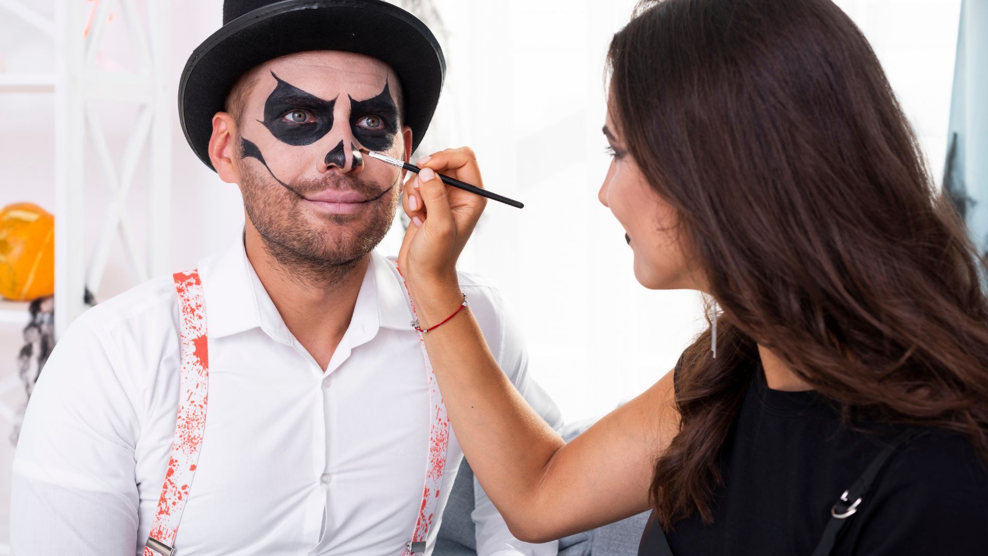 ¿Cómo retirar el maquillaje de Halloween sin irritar la piel? Recomendaciones del experto