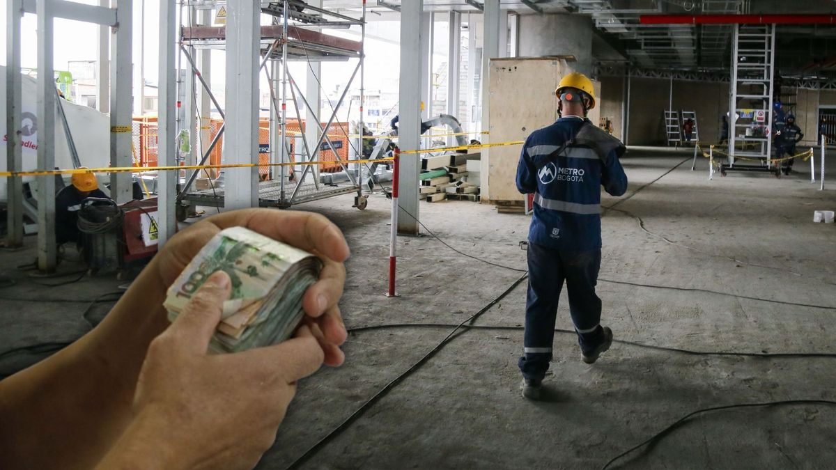 Trabajadores del Metro de Bogotá y fajo de billetes
