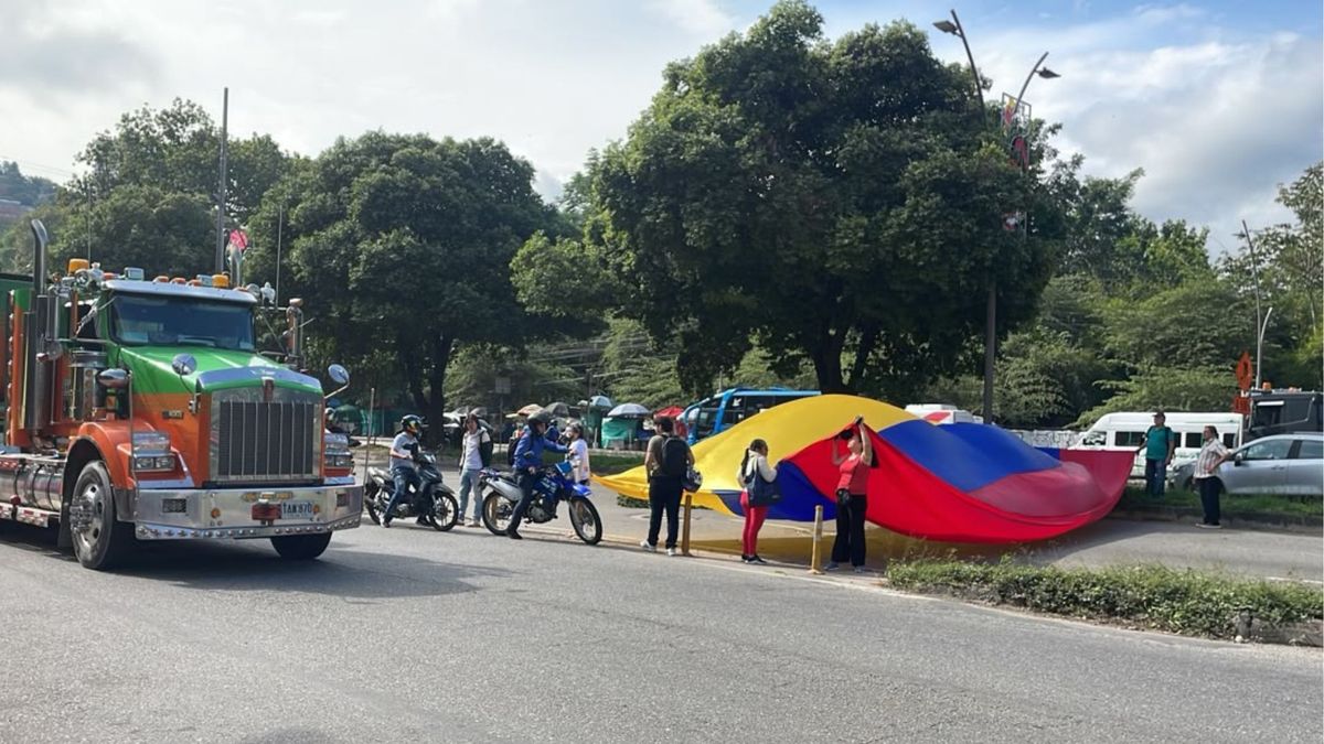 Protesta en Floridablanca, Santander, por altos cobros del impuesto predial.