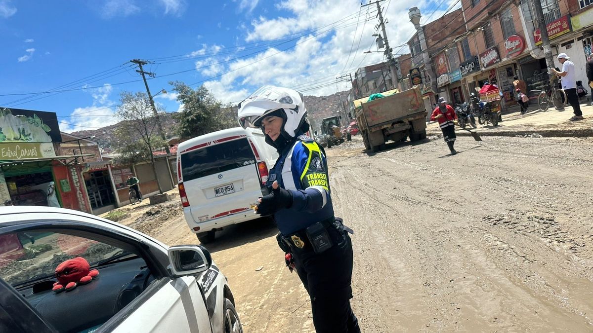 La Secretaría de Movilidad de Soacha realizó jornada de control y sensibilización en la comuna 6, barrio El Altico, para mejorar la seguridad vial