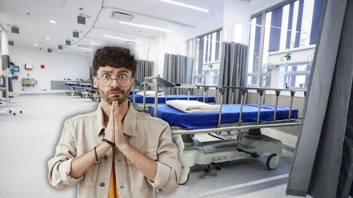 Paciente y camillas en hospital