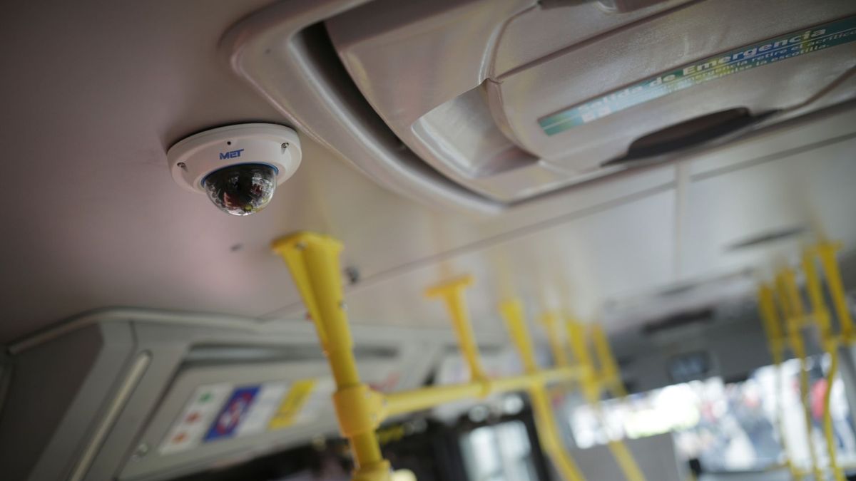 Cámara de seguridad en bus de TransMilenio