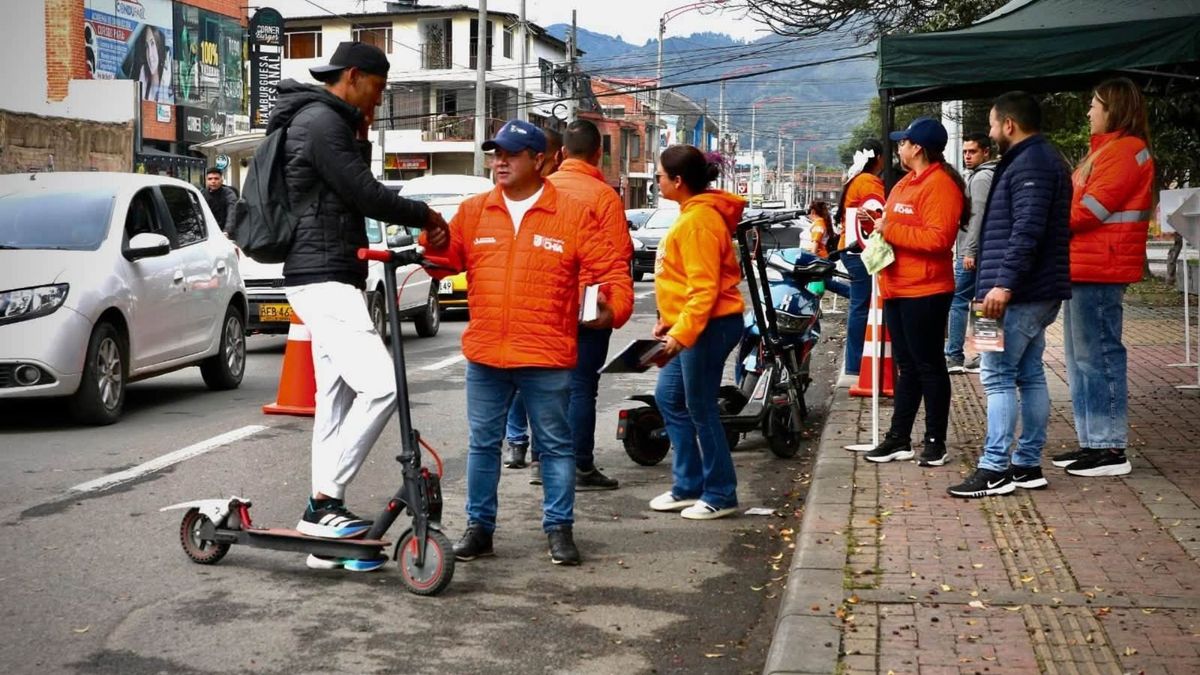Secretaría de Movilidad de Chía sensibilizó a más de 80 usuarios de patinetas y bicicletas eléctricas